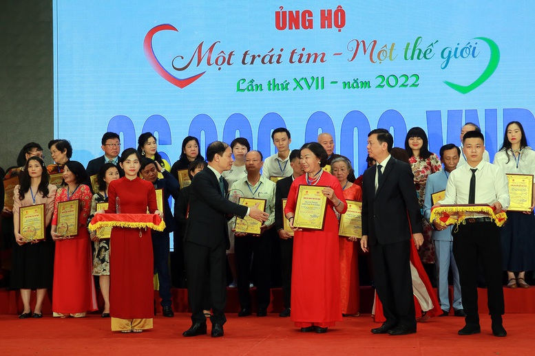 Tiếp nối truyền thống 'thương người như thể thương thân' - Ảnh 2. Tiếp nối truyền thống 'thương người như thể thương thân' - Ảnh 2.