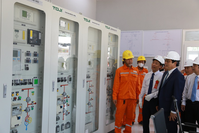 EVNCPC chính thức vận hành tiểu dự án TBA 110kV Cam Lộ  - Ảnh 2.