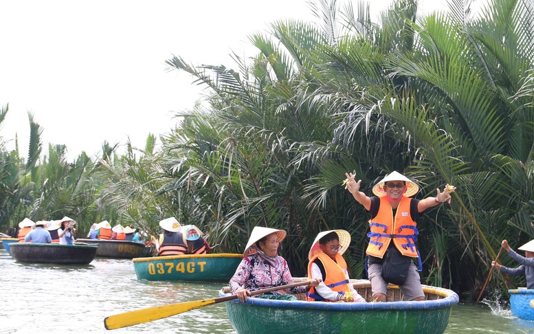 Miền Trung: Xử lý nghiêm việc chèo kéo, ép giá du khách dịp lễ 30/4 –1/5