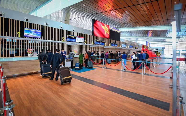 Người nước ngoài được xuất nhập cảnh qua Cảng hàng không Vân Đồn bằng thị thực điện tử 