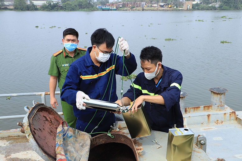 Tăng cường đấu tranh chống buôn lậu, sản xuất, kinh doanh xăng dầu giả, kém chất lượng