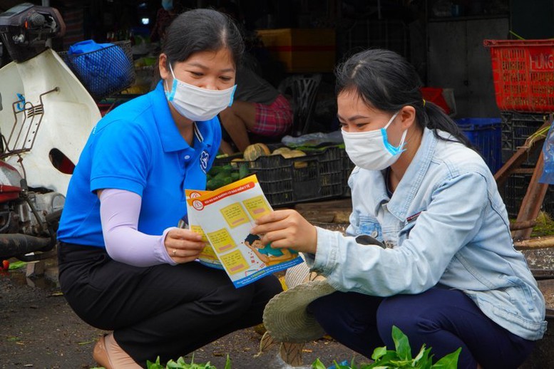 Hơn 75.000 người tham gia BHXH tự nguyện, BHYT hộ gia đình trong ngày ra quân - Ảnh 1.