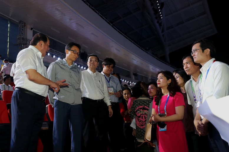 Phó Thủ tướng Vũ Đức Đam dự tổng duyệt Lễ khai mạc SEA Games 31 - Ảnh 1.