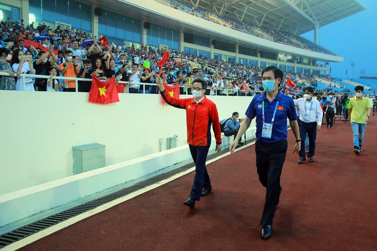 Phó Thủ tướng Vũ Đức Đam thăm, động viên các VĐV thi đấu tại SEA Games 31 - Ảnh 2.