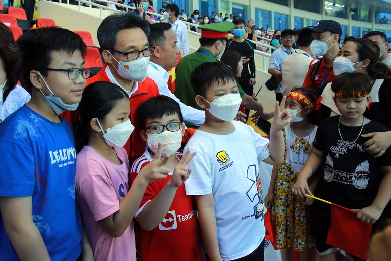 Phó Thủ tướng Vũ Đức Đam thăm, động viên các VĐV thi đấu tại SEA Games 31 - Ảnh 6.