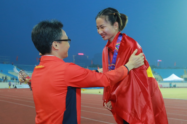 Phó Thủ tướng Vũ Đức Đam thăm, động viên các VĐV thi đấu tại SEA Games 31 - Ảnh 3.