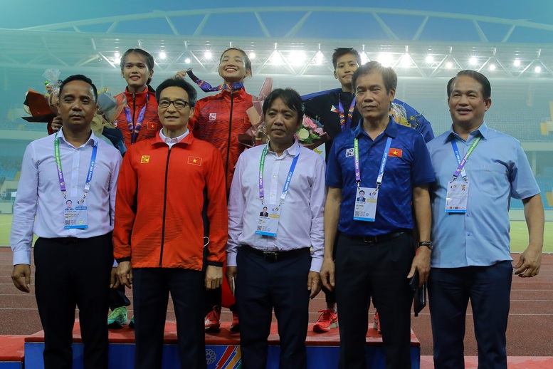 Phó Thủ tướng Vũ Đức Đam thăm, động viên các VĐV thi đấu tại SEA Games 31 - Ảnh 5.