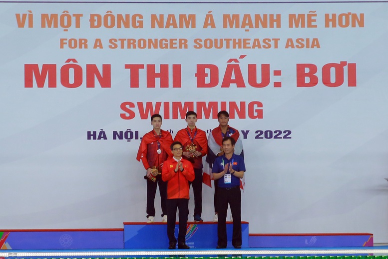 Phó Thủ tướng Vũ Đức Đam thăm, động viên các VĐV thi đấu tại SEA Games 31 - Ảnh 7.