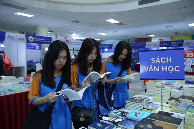 Sách giúp thay đổi cuộc đời, nâng cao dân trí - Ảnh 3.