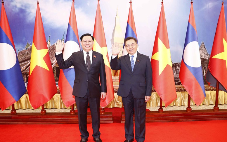 Chủ tịch Quốc hội Vương Đình Huệ hội đàm với Chủ tịch Quốc hội Lào
