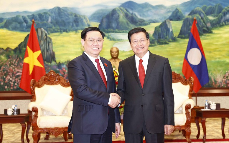 Chủ tịch Quốc hội Vương Đình Huệ chào xã giao Tổng Bí thư, Chủ tịch nước Lào