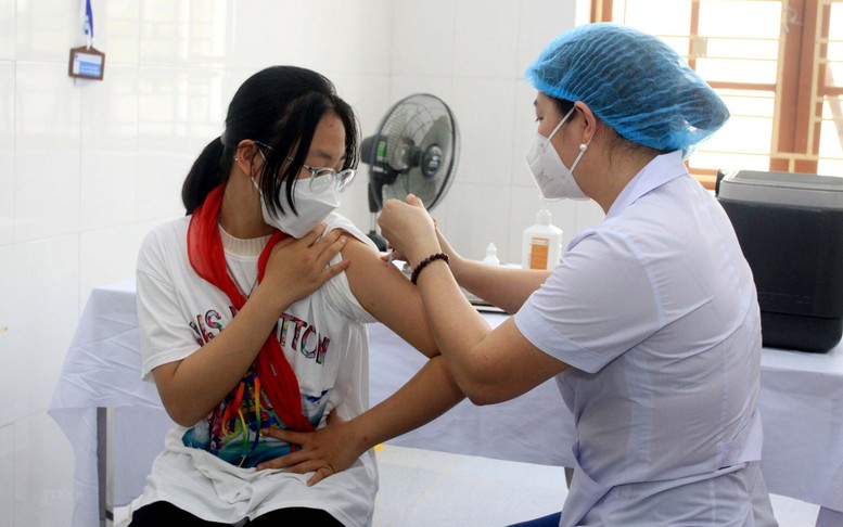 Tiếp tục đẩy nhanh tiêm vaccine phòng COVID-19 mũi 3 và cho trẻ từ 5 - dưới 12 tuổi