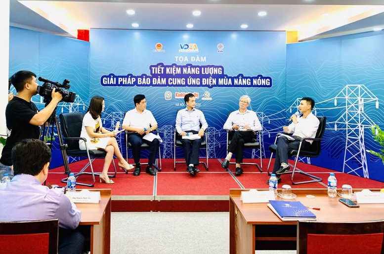 Giải pháp nào bảo đảm cung ứng điện trong mùa nắng nóng 2022. - Ảnh 1.