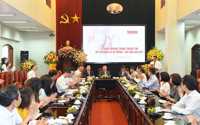 Khai trương trang thông tin đặc biệt 'Hồ Chí Minh và tư tưởng lấy dân làm gốc'