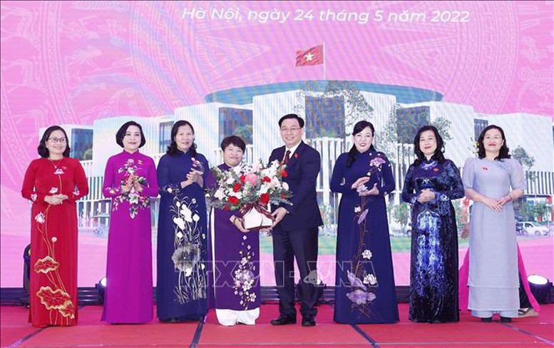 Chủ tịch Quốc hội dự gặp mặt và triển khai hoạt động của Nhóm nữ đại biểu Quốc hội khóa XV - Ảnh 2.
