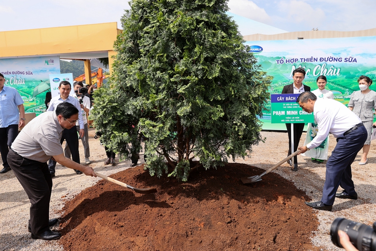 Thủ tướng khảo sát, khởi công một số công trình, dự án lớn tại Hòa Bình, Sơn La - Ảnh 4.