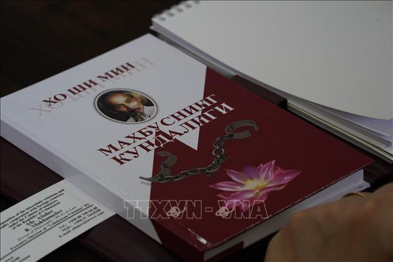 'Nhật ký trong tù' được dịch sang tiếng Uzbek - Ảnh 1.