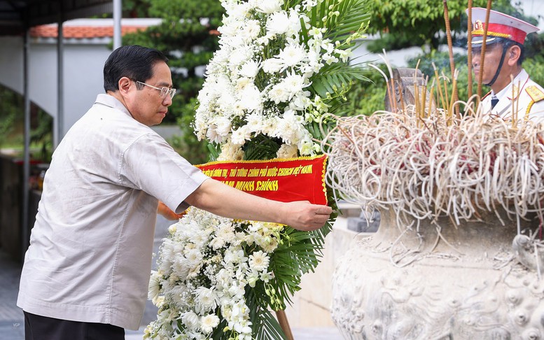 Thủ tướng Phạm Minh Chính dâng hương tại khu di tích Ngã ba Đồng Lộc