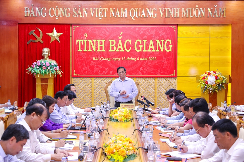 Bắc Giang phát huy mạnh mẽ tinh thần tự lực tự cường, triển khai công việc trọng tâm, trọng điểm - Ảnh 4.