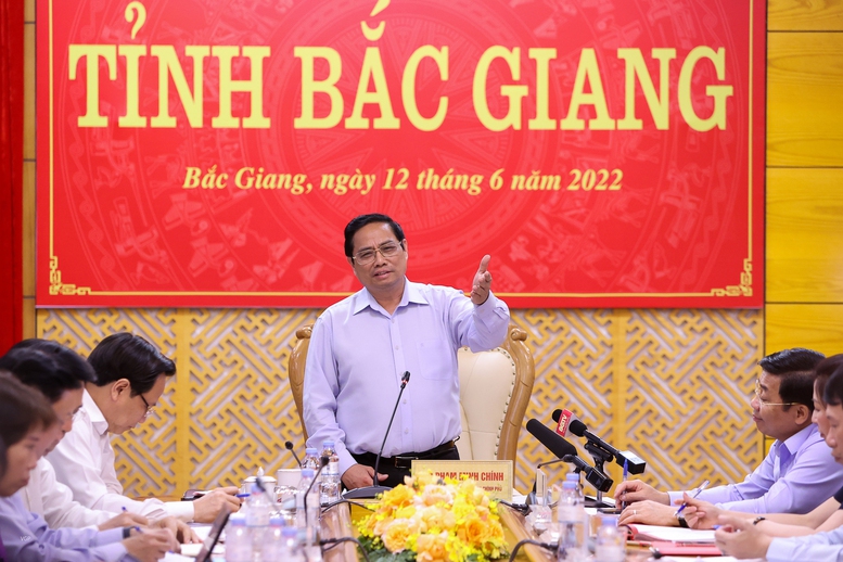 Bắc Giang phát huy mạnh mẽ tinh thần tự lực tự cường, triển khai công việc trọng tâm, trọng điểm - Ảnh 1.