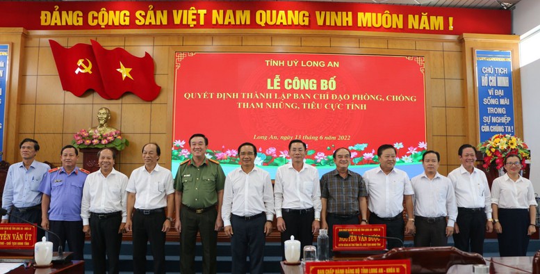 Thành lập Ban Chỉ đạo phòng, chống tham nhũng, tiêu cực tỉnh Long An - Ảnh 2.