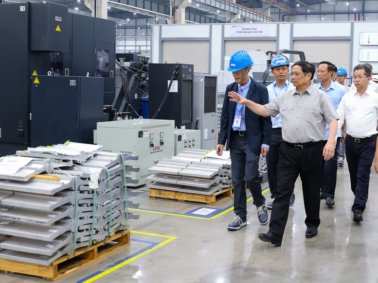 Thủ tướng khảo sát một số nhà máy, dự án công nghệ cao tại Đà Nẵng - Ảnh 7.