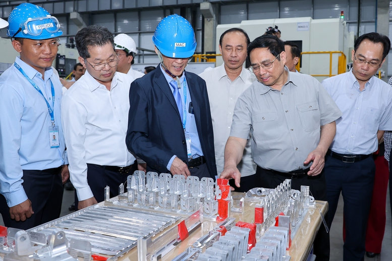 Thủ tướng khảo sát một số nhà máy, dự án công nghệ cao tại Đà Nẵng - Ảnh 9.