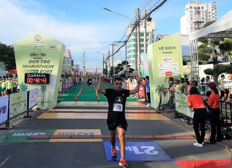 Hơn 4.000 vận động viên tham gia Giải Bến Tre Marathon 2022 - Ảnh 2.