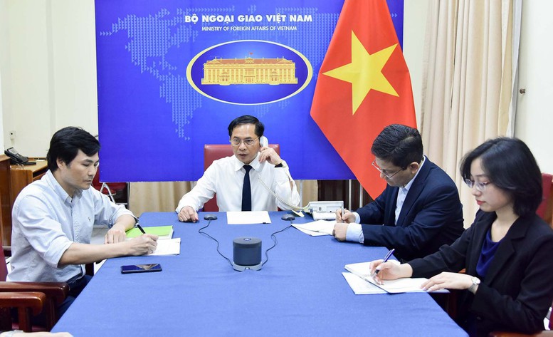Bộ trưởng Ngoại giao điện đàm về vụ nổ khí độc ở Jordan - Ảnh 1.