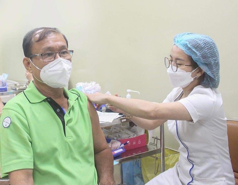 Tại sao phải tiêm mũi 3, mũi 4 phòng COVID – 19 trong bối cảnh hiện nay? - Ảnh 1.