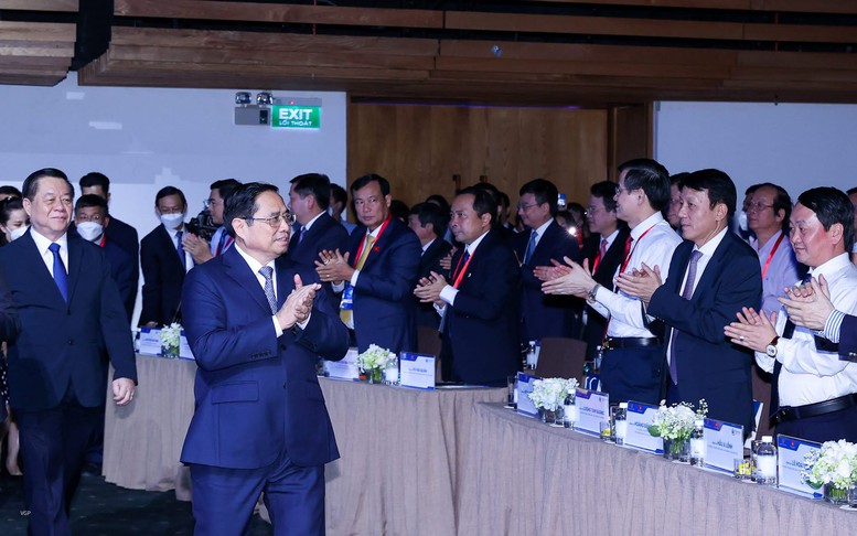 Thủ tướng dự Diễn đàn Kinh tế Việt Nam về xây dựng nền kinh tế độc lập, tự chủ gắn với hội nhập kinh tế sâu rộng