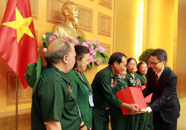 Phó Thủ tướng Vũ Đức Đam tiếp Ban Liên lạc Giao Vận Quảng Đà - Ảnh 4.