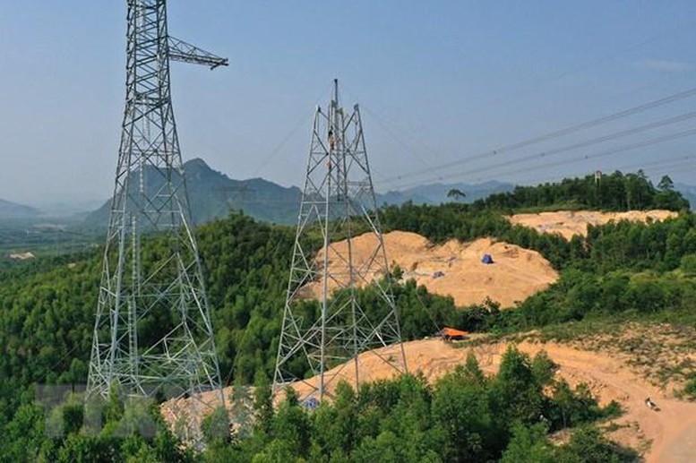 Phấn đấu đường dây 500kV mạch 3 Quảng Trạch – Vũng Áng về đích trong tháng 7 - Ảnh 1.