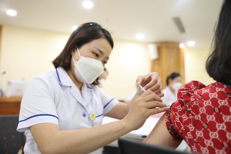 ‘Nơi nào chưa tiêm chủng đầy đủ, nơi đó có nguy cơ virus xâm nhập’ - Ảnh 1.