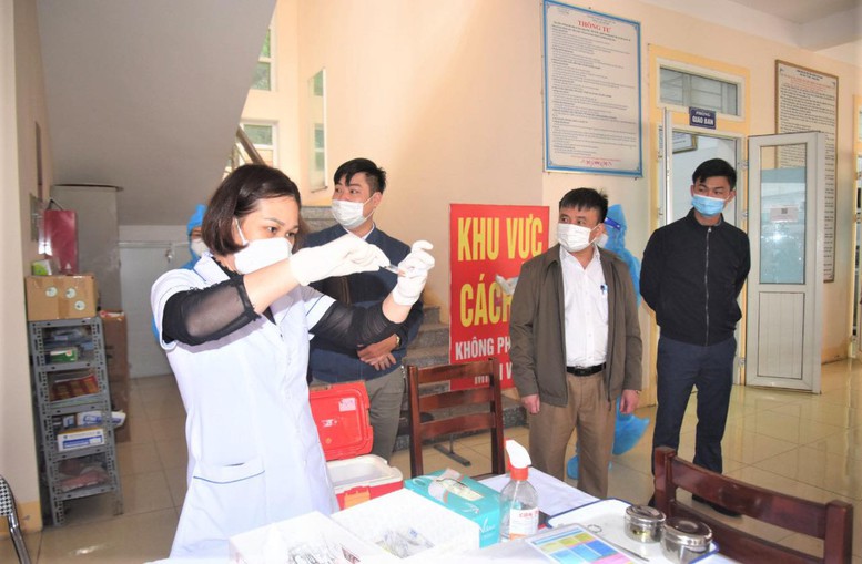 Cách làm của Nghệ An khi tỷ lệ mũi 3 vaccine COVID-19 cao nhất nước để phòng bệnh cho người dân - Ảnh 2.