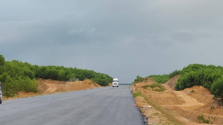 Cao tốc Cam Lộ-La Sơn: Khắc phục khó khăn, giữ nguyên cam kết hoàn thành trong năm 2022 - Ảnh 1.