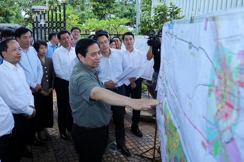 Thủ tướng: Hậu Giang tập trung tháo gỡ 'nút thắt' về hạ tầng và nhân lực, biến khát vọng thành hành động, biến tiềm lực thành nguồn lực phát triển - Ảnh 11.