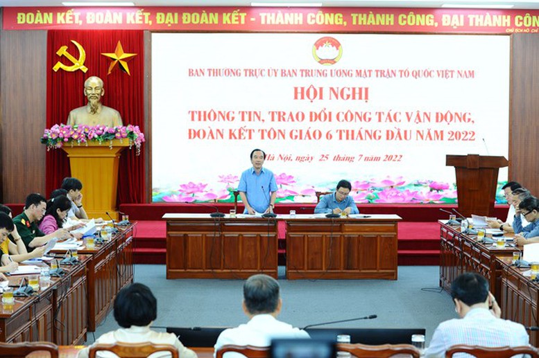 Phát huy vai trò của các tôn giáo vào công cuộc xây dựng và bảo vệ Tổ quốc - Ảnh 1.