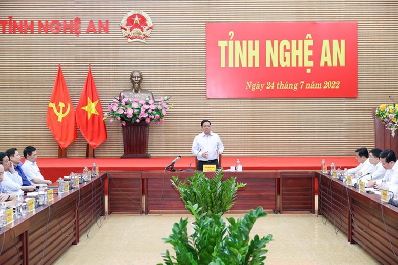 Thủ tướng Chính phủ Phạm Minh Chính làm việc với Ban Thường vụ Tỉnh ủy Nghệ An - Ảnh 1.