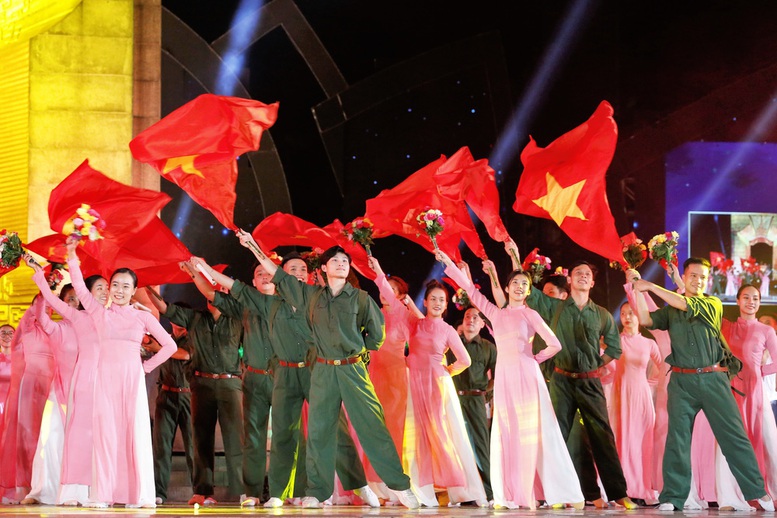 'Khúc tráng ca hòa bình' tại 6 điểm cầu trên cả nước - Ảnh 1.