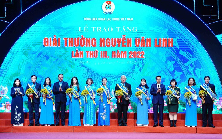 Trao Giải thưởng Nguyễn Văn Linh cho 10 cán bộ công đoàn tiêu biểu, xuất sắc