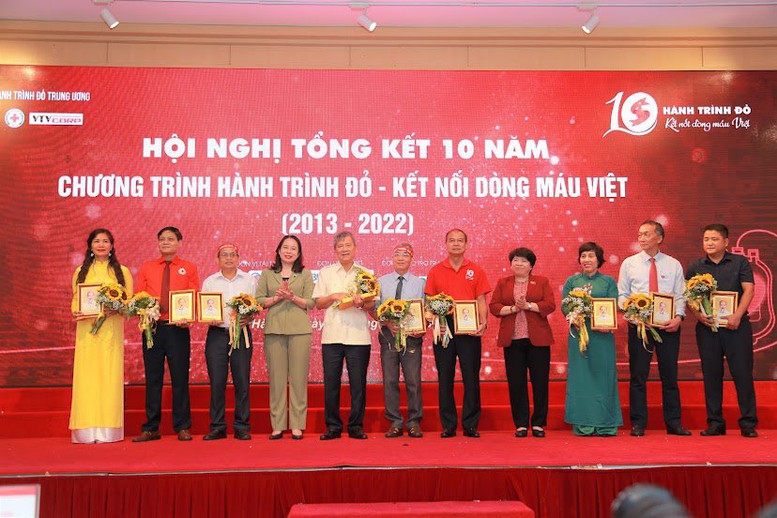 Hành trình Đỏ trong 10 năm tiếp nhận gần 700.000 đơn vị máu - Ảnh 1.