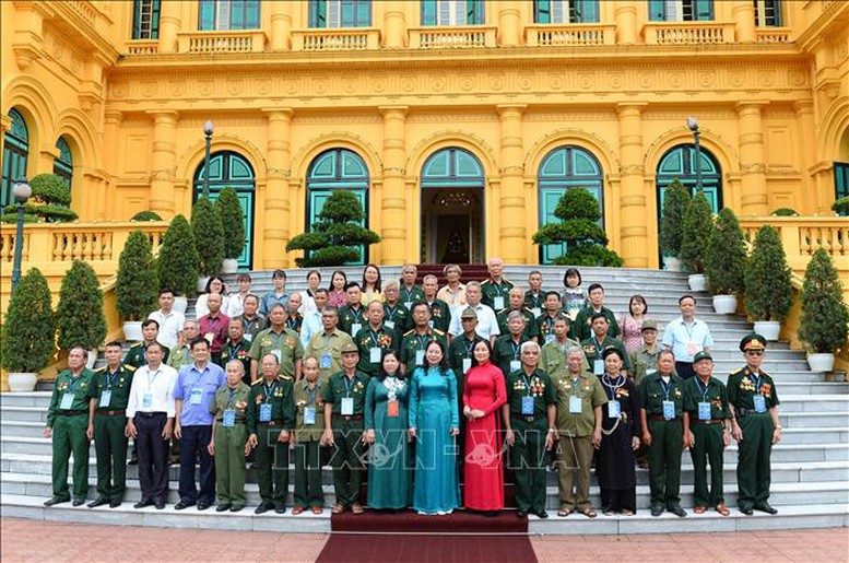 Phó Chủ tịch nước gặp mặt Đoàn đại biểu người có công tiêu biểu tỉnh Bắc Kạn - Ảnh 2.