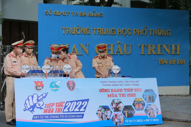 Tiếp sức thí sinh &quot;vượt vũ môn&quot; - Ảnh 3.