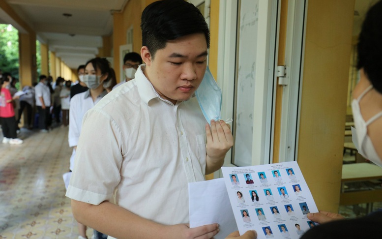 Thí sinh hoàn thành môn thi đầu tiên
