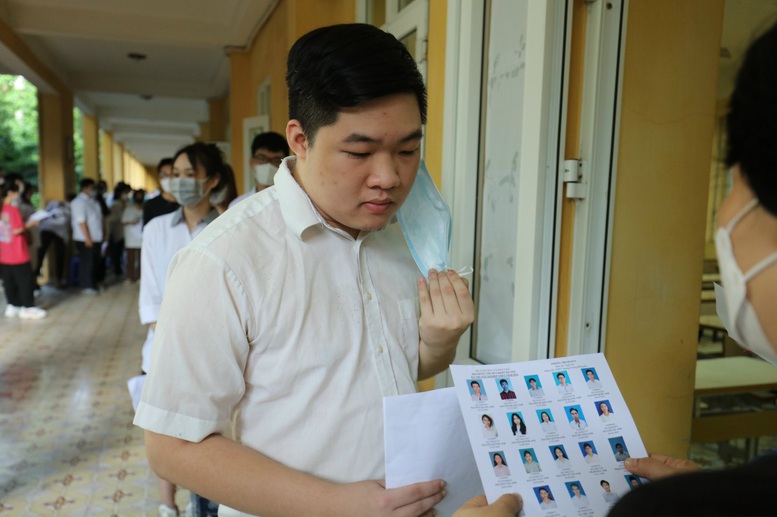 Thí sinh hoàn thành môn thi đầu tiên - Ảnh 1.