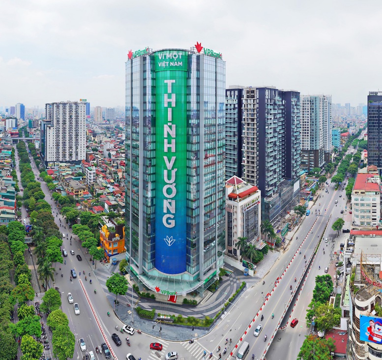 VPBank xác lập kỷ lục Việt Nam với biển quảng cáo tòa nhà in tên hơn 10.000 CBNV - Ảnh 1.