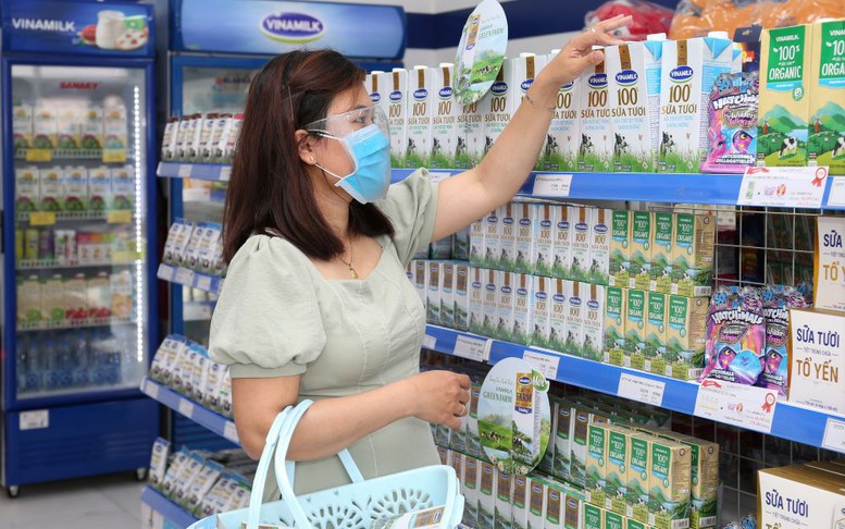 Tăng 18% về giá trị, Vinamilk dẫn đầu các bảng xếp hạng lớn ngành sữa