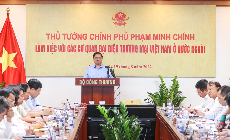 Thủ tướng: Các thương vụ cần phát huy vai trò &quot;tiền tuyến&quot;, thúc đẩy đa dạng hóa thị trường và chuỗi cung ứng - Ảnh 2.