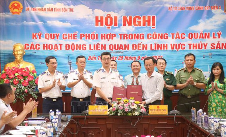 Tỉnh Bến Tre và Bộ Tư lệnh Cảnh sát biển vùng 3 phối hợp quản lý khai thác thủy sản hiệu quả - Ảnh 1.